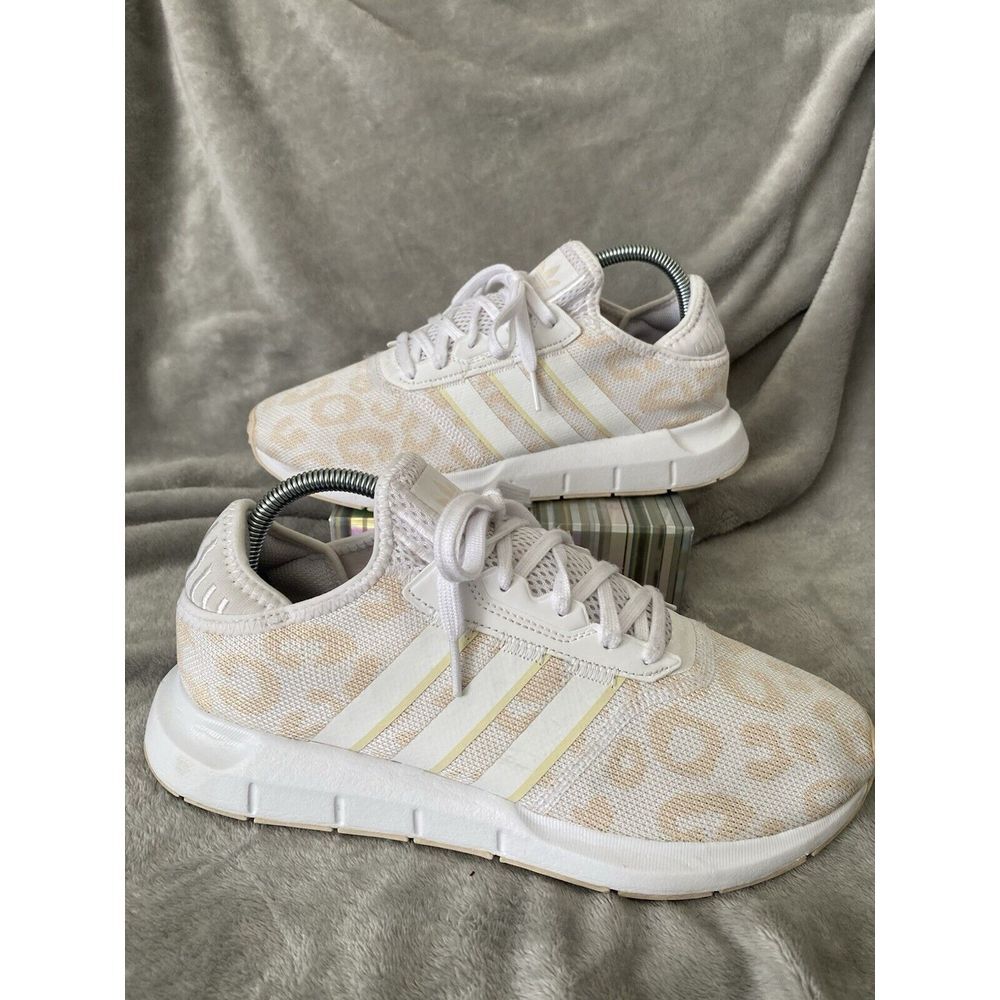 Adidas Swift Run‎ X Leopard H01907 Athletic Running Shoes Women's size 9.5